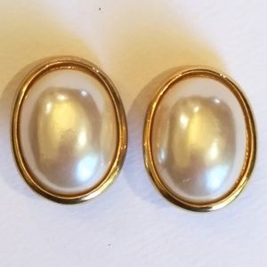 Vintage LCI Clip On 80s Gold Pearl Oval Earrings